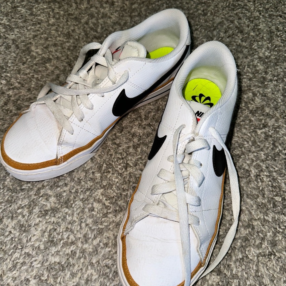 Nike Court Legacy Sneakers